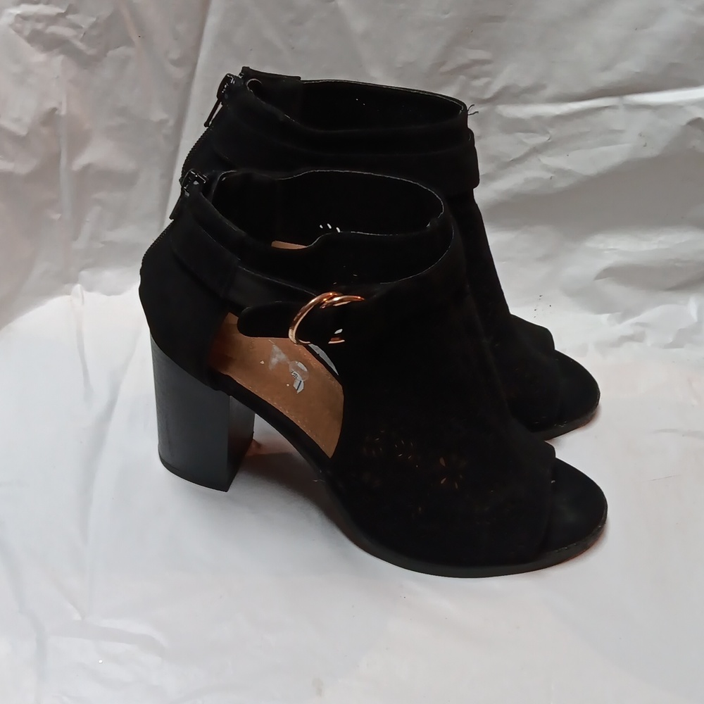 Report Elegant Black Women's Block Heeled Sandals Size 7 - Picture 3 of 12